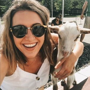 Meet your Posher, Molly